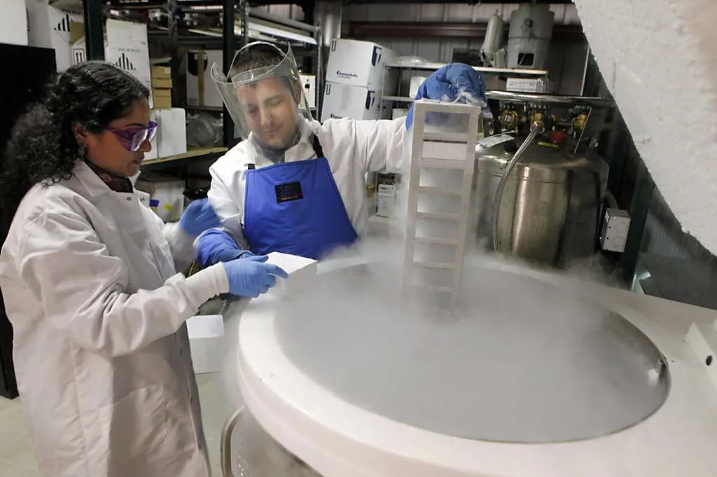 Storing Liquid Nitrogen in Laboratories: Which Safety Precautions and Sensors Will Protect your Employees?